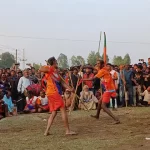 হারিয়ে যাওয়া গ্রামীণ খেলায় অংশ নিয়ে যেন শৈশবে ফিরলেন তাঁরা