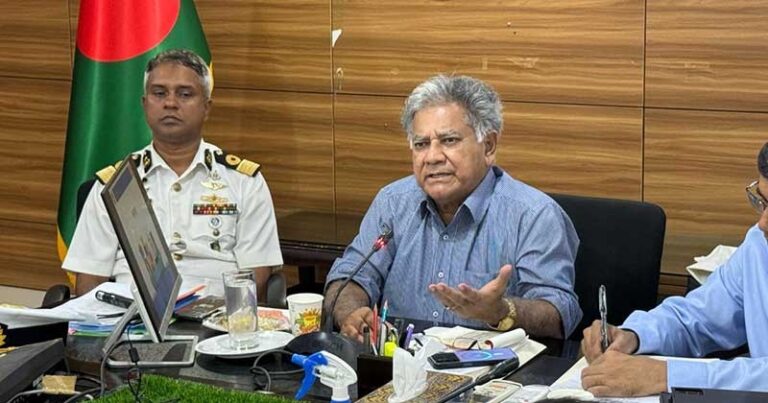 নৌপরিবহন উপদেষ্টা জানিয়েছেন, সরকার ঘুমধুমে একটি স্থলবন্দর প্রতিষ্ঠা করার পরিকল্পনা নিয়েছে।