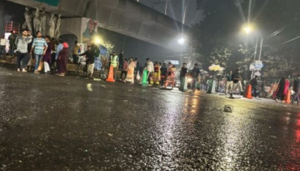 বসন্ত সন্ধ্যায় মৌসুমের প্রথম বৃষ্টিতে ভিজল রাজধানী