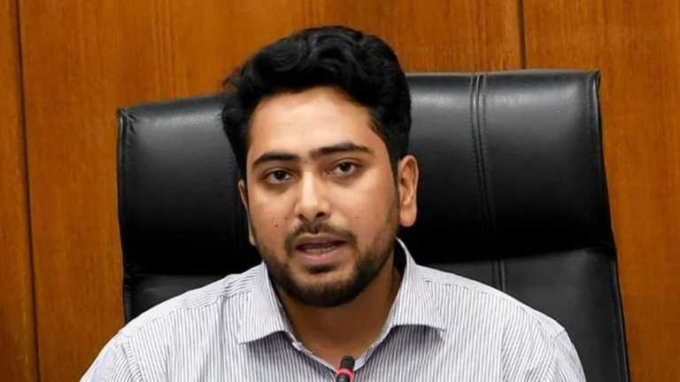 পদত্যাগ করছেন উপদেষ্টা নাহিদ
