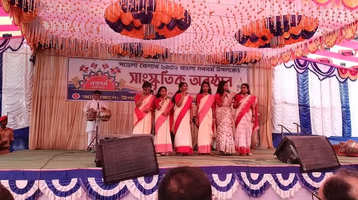সিরাজগঞ্জের উল্লাপাড়া’য় ঐতিহ্যবাহী মোমেনা আলী বিজ্ঞান স্কুলে জমজমাট নববর্ষ উদযাপন