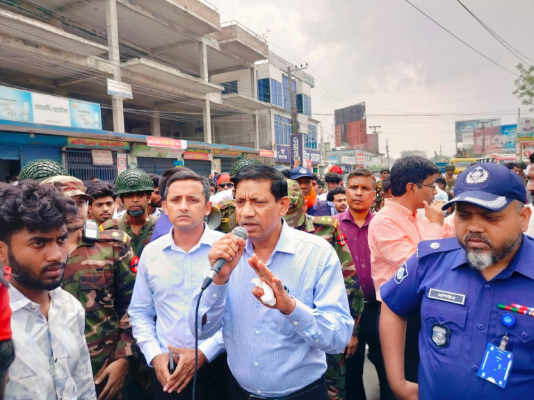 পাবনায় টেকনিক্যাল শিক্ষার্থীদের ৬ দফা বাস্তবায়নের দাবীতে মহাসড়ক অবরোধ
