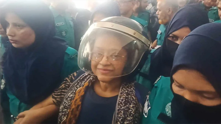 ব্যারিস্টার তুরিন আফরোজ কেঁদে ফেলেন