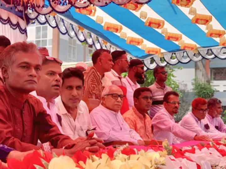 বর্ণাঢ্য আয়োজনে উল্লাপাড়ায় আন্তর্জাতিক শ্রমিক দিবস পালিত