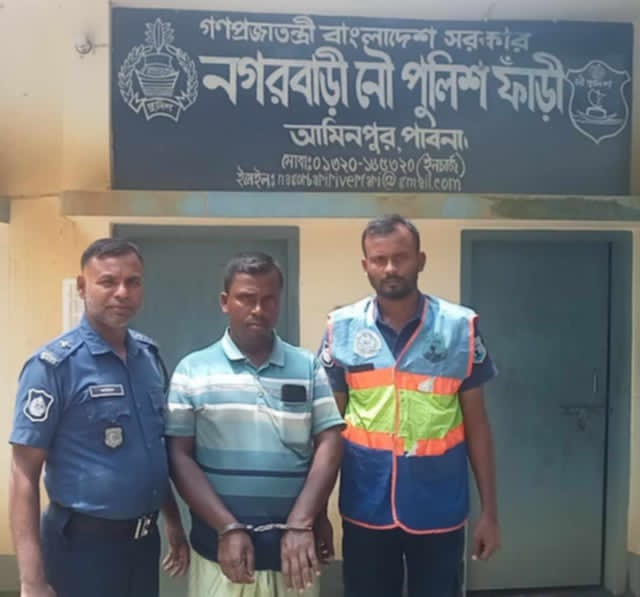 পাবনায় নৌ পুলিশের বিশেষ অভিযানে বালি উত্তোলনের বাংলা কাটার সহ একজন গ্রেফতার