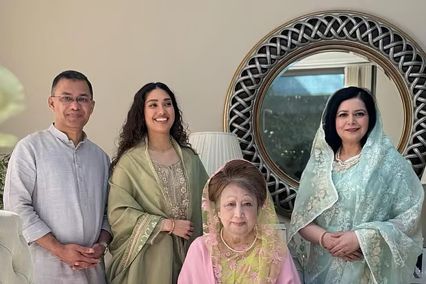 দীর্ঘ ১৭ বছর পর শাশুড়ির সঙ্গে বাংলাদেশে ফিরছেন জুবাইদা রহমান
