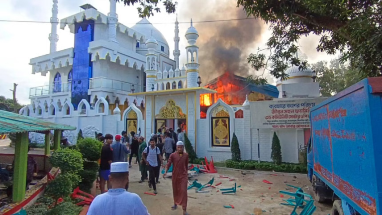দিনাজপুরে ‘জীবন মহল’ পার্কে হামলা: আতঙ্কে কর্মকর্তা-কর্মচারীরা, নেই মামলা