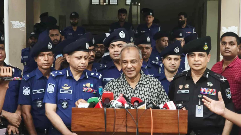 স্বরাষ্ট্র উপদেষ্টা: জনগণ নির্বাচনমুখী হলে কোনো শক্তিই বাধা দিতে পারবে না