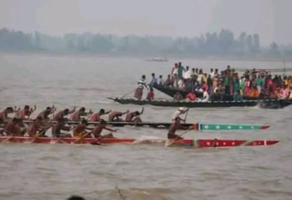 উল্লাপাড়ার রামকান্তপুর করতোয়া ফুলজোড় নদীতে ঐতিহাসিক পানসি নৌকা বাইচ অনুষ্ঠিত