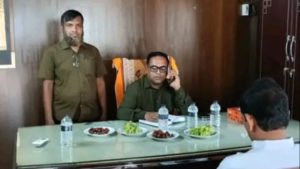 উল্লাপাড়ায় হাটিকুমরুল ইউনিয়ন পরিষদ পরিদর্শন করলেন ইউএনও