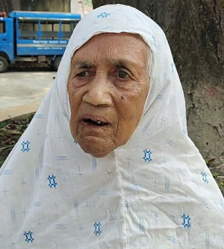 উল্লাপাড়ায় সন্তানের নির্যাতনে স্বামীর ভিটায় থাকতে পারছেন না শতবর্ষী দেলজান বেওয়া