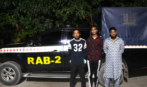 মোহাম্মদপুরের জেনেভা ক্যাম্পে র‍্যাবের অভিযান, অস্ত্র-মাদকসহ গ্রেপ্তার ৩