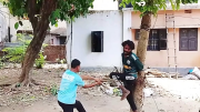 রাজশাহীতে চুরির অভিযোগে তরুণকে গাছে বেঁধে পিটুনি, ভিডিও ভাইরাল