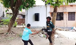 রাজশাহীতে চুরির অভিযোগে তরুণকে গাছে বেঁধে পিটুনি, ভিডিও ভাইরাল