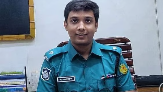পরীমনি–কাণ্ডে পুলিশ কর্মকর্তা গোলাম সাকলায়েনকে বাধ্যতামূলক অবসর