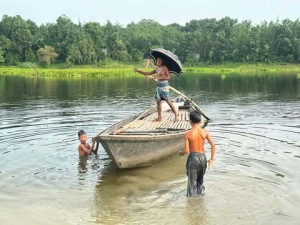 নৌকাই একমাত্র ভরসা • কৃষি-শিক্ষা-চিকিৎসায় চরবাসী অবহেলিত