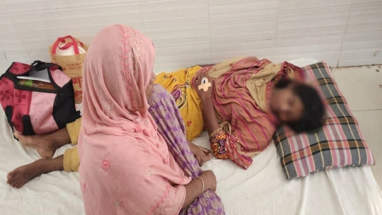 অনলাইন জুয়ার টাকা না পেয়ে স্ত্রীকে হাত বেঁধে পুড়িয়ে মারার চেষ্টা, হাসপাতালে চিকিৎসাধীন