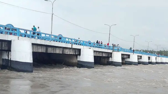 তিস্তা নদীর পানি বিপৎসীমার ওপরে: ৪৪টি গেট উন্মুক্ত, উত্তরাঞ্চলে বন্যার শঙ্কা
