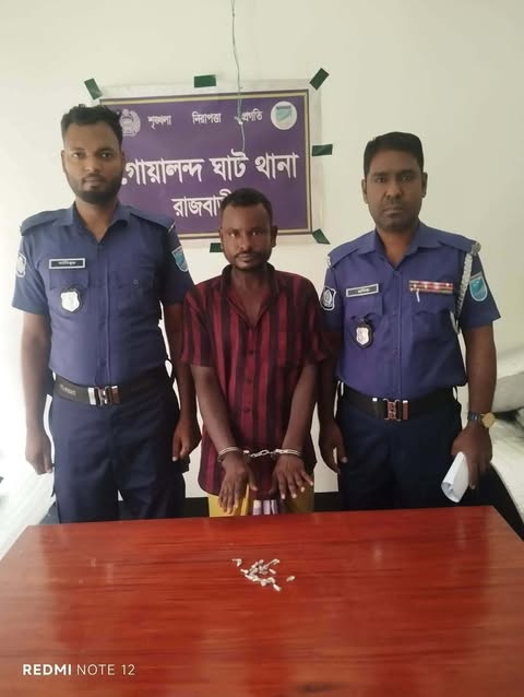 গোয়ালন্দঘাটে পৃথক অভিযানে ৩ মাদক ব্যবসায়ী গ্রেফতার, হেরোইন উদ্ধার