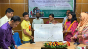 রাজবাড়ীতে প্রশিক্ষণ শেষে প্রান্তিক জনগোষ্ঠীর মাঝে অনুদানের চেক বিতরণ