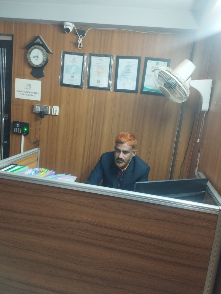শাহিন রেজা মানিকের নেতৃত্বে মানবতার আলো: গাছের চারা বিতরণ থেকে অসহায় মানুষের পাশে এক অনন্য সামাজিক আন্দোলন