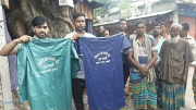গোয়ালন্দে ২০০ রিকশাচালকের মাঝে রেইনকোর্ট বিতরণ