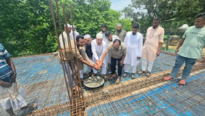 বন্যাকান্দি পুরাতন পাড়া নির্মাণাধীন নতুন মসজিদের ছাদ ঢালাই কাজের শুভ উদ্বোধন করলেন মাওঃ রফিকুল ইসলাম খান