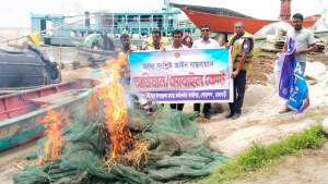 পদ্মা নদীতে যৌথ অভিযান: ১ লাখ ৫ হাজার টাকার নিষিদ্ধ চায়না দুয়ারি জাল জব্দ ও ধ্বংস