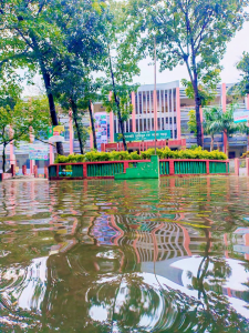 ক্যাম্পাস নাকি হাওর? বগুড়া আজিজুল হক কলেজে জলাবদ্ধতায় শিক্ষার্থীদের চরম ভোগান্তি