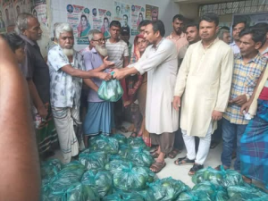 গোয়ালন্দে মেয়র প্রার্থীর ব্যতিক্রমী ‘ফল উৎসব’: ১৫০ পরিবার পেল ফরমালিনমুক্ত আম
