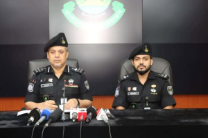 রাজবাড়ীতে বিদেশি অস্ত্র ও গুলিসহ দুই সন্ত্রাসী গ্রেপ্তার: র‌্যাব-১০