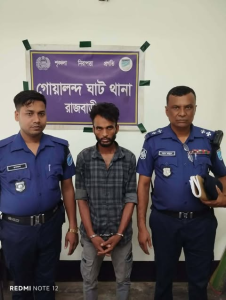 ​রাজবাড়ীতে টাকার দ্বন্দ্বে বন্ধুকে ছুরিকাঘাত করে হত্যা, ২ ঘণ্টার মধ্যে ঘাতক গ্রেপ্তার