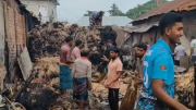 রাজবাড়ীর বালিয়াকান্দি বাজারে ভয়াবহ অগ্নিকাণ্ড: তেলের মিলসহ ১০ দোকান পুড়ে ছাই!