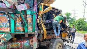 কুষ্টিয়া-রাজবাড়ী মহাসড়কে ভোর থেকে দুপুরের মধ্যে দুর্ঘটনাগুলো ঘটে; প্রাণ হারিয়েছে এক ১০ জন আহত