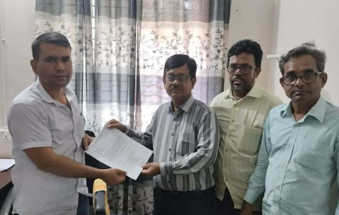 প্যাকেটজাত খাদ্যে স্পষ্ট সতর্কবার্তার দাবি: রাজবাড়ীতে খাদ্যমন্ত্রী বরাবর স্মারকলিপি