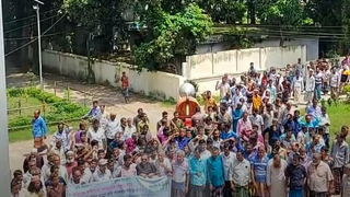 ন্যায্যমূল্যে সার ও ধলতা বন্ধের দাবিতে গোয়ালন্দে কৃষকদের বিক্ষোভ